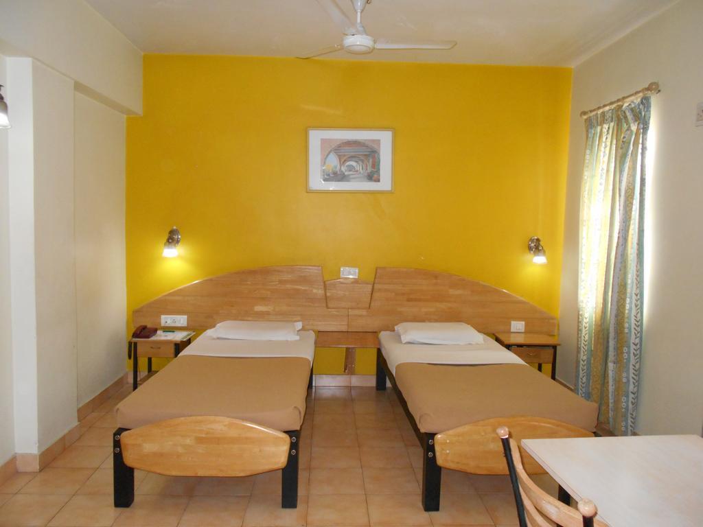 Tom'S Hotel Bengaluru Szoba fotó