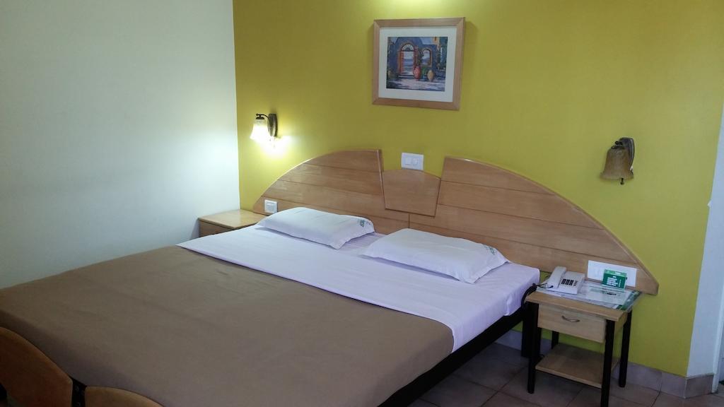Tom'S Hotel Bengaluru Szoba fotó