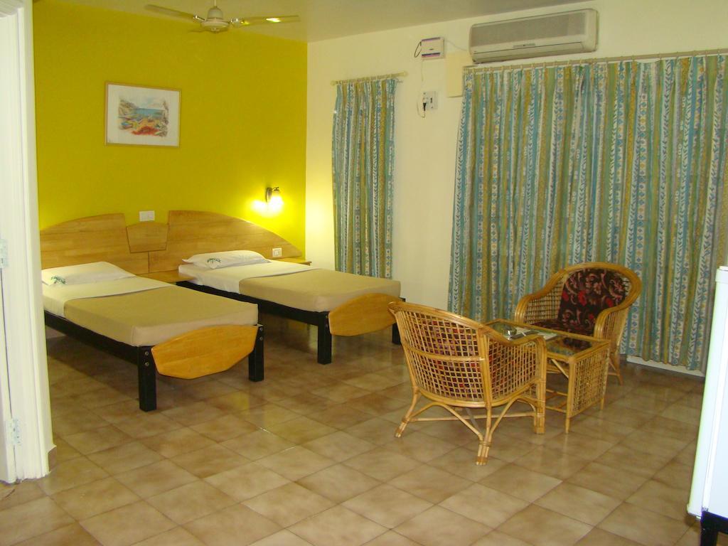 Tom'S Hotel Bengaluru Szoba fotó